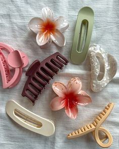 Vitamin Aesthetic, Pink Haircut, Peinados Fáciles Para Cabello Corto, Hair Accessories Clips, Hairstyle Tutorial, روتين العناية بالبشرة, Claw Hair Clips, Hair Claws, Girly Accessories