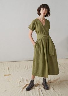 Workwear Dresses, Floral Print Dresses, Persian Fashion, Black Linen Pants, Cotton Poplin Dress, Wrap Front Dress, Simple Wardrobe, Dresses Floral, Shirt Dresses