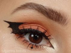 Diy Bat Makeup, Bat Liner Makeup, Bat Eyeliner Makeup, Halloween Inspired Eye Makeup, Halloween Liner Ideas, Fall Halloween Makeup, Halloween Makeup Bat Eyes, Casual Halloween Makeup For Work, Bat Inspired Makeup