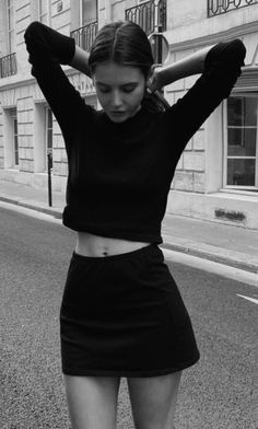 Feminine Going Out Outfit, Black Skirt Black Top Outfit, Black Skirt Aesthetic, 가을 패션, French Girl, Mode Inspiration, Fashion Killa, Fit Inspo