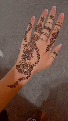 Easy and Simple Mehndi Design Ideas Henna Designs Back, Mehndi Ideas, Henna Designs Wrist, Kutek Disney