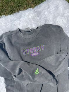 Get ready for spooky szn with this ultra comfortable Comfort Colors sweatshirt! Cant forget the bat addition on the sleeve to add an extra BOO 👻 Sizes up to 3XL and Multiple colors avail! Grunge Gray Sweatshirt For Fall, Fall Grunge Gray Sweatshirt, Black Long Sleeve Sweatshirt For School Spirit, Halloween Streetwear Crew Tops, Spooky Long Sleeve Sweatshirt For Fall, Spooky Style Fall Sweatshirt For Streetwear, Spooky Fall Sweatshirt For Streetwear, Spooky Oversized Halloween Sweatshirt, Spooky Crew Neck Sweatshirt For Fall