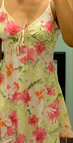 Tropical Outfit, Quoi Porter, Tropical Dress, Tropical Floral Print, Dress Rental, Tropical Floral, Ethical Fashion, Fancy Dresses