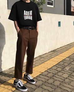 Indie Fashion Men, Indie Outfits Men, Men Stylish Dress, Mens Outfit Inspiration, Mens Fashion Streetwear, Stylish Mens Outfits, Brown Pants, Streetwear Men Outfits