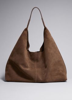 Large Suede Tote Mode Tips, Suede Tote Bag, Craft Tote Bag, Autumn Wardrobe, Suede Tote, Brown Bag, Bag Trends, Boot Bag, Hailey Bieber