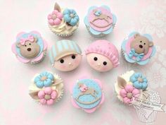 cupcakes decorated with teddy bears and hats