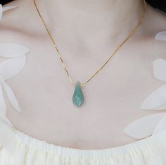 Inspired by the flowers in an elf forest, this rose quartz petal floating pendant necklace will enchant you with a touch of wonder from a fairytale land.⚜Item Specifics❀ Aventurine Flower Petal 1 Inch (25mm)❀ Gold Plated Sterling Silver Chain 18 Inch Elf Forest, Fairytale Land, Forest Elf, Asian Jewelry, An Elf, Flower Pendant Necklace, Spiritual Meaning, Flower Petal, Unique Necklace