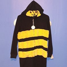 Bumble Bee Woman Pijama/Costume Zipe Up Hood With Pockets Can Be Use As A Halloween Costume Or As A Pijama Size: Xs/S Novelty Winter Onesie For Loungewear, Black Winter Sleepwear For Pajama Party, Black Cozy Sleepwear For Loungewear, Black Cozy Sleepwear Loungewear, Fun Winter Sleepwear For Sleepovers, Cozy Black Sleepwear For Loungewear, Casual Black Sleepwear For Overnight, Casual Halloween Onesie For Sleep, Black Winter Sleepwear