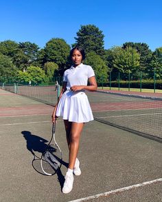 Old Money Tennis Outfit, Aesthetic Tennis Outfit, Tennis Outfit Ideas, Wholesome Activities, Girly Hobbies, Old Money Tennis, Aesthetic Tennis, Mode Tennis, 30 Aesthetic