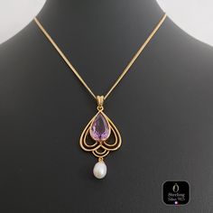 Introducing this lovely necklace worn by Rose during her stroll on the Titanic's deck. It showcases a charming pendant from the Edwardian era, crafted in 18k gold-plated sterling silver 925. This pendant features a natural drop-shaped amethyst stone and a freshwater pearl. It delicately hangs from a  45 cm (17.72 inches) long, 1.4 mm (0.055 inches) wide chain, also made of 18k gold-plated sterling silver 925. Sold without earrings ♥ Link for the earrings: https://www.etsy.com/fr/listing/15129522 Purple Necklace With Pearl Pendant, Purple Pearl Pendant Necklace, Titanic Necklace, Natural Pearl Necklace, The Titanic, Rose Necklace, Edwardian Era, Natural Pearl, Lovely Necklace