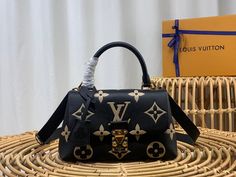 Size: Standard Size It comes with Dust box, Care manual, Tag, and Paper bag. Louis Vuitton Madeleine, Lady Bags, Greek Fashion, Lv Bag, Top Collection, Cute Bag, New Handbags, Crossbody Shoulder Bag, Louis Vuitton Bag