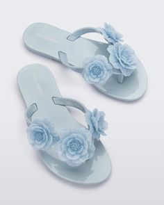 Let your little one's sense of style bloom in the Harmonic Springtime flip flops. With a trio of flower appliqués front and center, these embellished flip flops bring a feminine flair to a functional favorite. Just slip these on when heading to the pool, beach and beyond. Blue Fairy Shoes, Dressy Flip Flops, Summer Strappy Sandals, Jelly Flip Flops, Bow Flip Flops, Fairy Shoes, Dr Shoes, Kids Flip Flops, Shoes Heels Classy