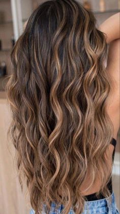 Highlights Brown Hair Underneath, Low Light Curly Hair, Wavy Hair Dye Ideas Highlights, Beach Highlights Brunette Sun Kissed, Brown Bayalage 2024, Sombre Hair Brunette, Blonde Light Brown Hair, Highlights Brown Hair Balayage, Balayage Hair Morenas