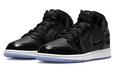 Air Jordan Outfits Men, Nike Air Jordans Outfit, Nike Jordan 1 Mid, Air Jordan 1 Mid Gs, Jordan 1 Black, Air Jordan 1 Mid Se, All Nike Shoes, Jordan Retro 1, Nike Air Jordan 1 Mid