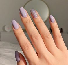 6 couleurs de vernis à ongles tendance au printemps | Ongles - Look du jour Pretty Nails For Summer, Pretty Nails Glitter, Unghie Sfumate, Pretty Nail Colors, Classy Nail Designs, Short Coffin, Short Coffin Nails, Summer Acrylic Nails, Summer Nails Colors