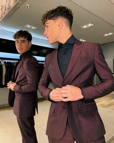 Prom Men Outfit, Men Prom Outfit, Guys Prom Outfit, Graduation Suit, Essential Outfits, Prom Men, Prom For Guys