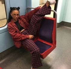 @AliyaMadani Look Hip Hop, Looks Hip Hop, Pullover Outfit, Look Retro, School Looks, Outfit Trends, Ford Gt, Mode Inspo, 가을 패션