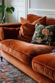 Velvet Sofa Cover Ideas, Rust Velvet Sofa Living Room, Mustard Velvet Sofa Living Room Ideas, Cinnamon Velvet Sofa, Living Room With Burnt Orange Couch, Colorful Sofas Ideas Living Room, Rust Velvet Couch, Patterned Couch Living Room, Rust Couch Living Room