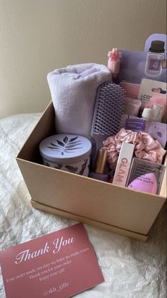 Royal Blue Gift Basket Ideas, Hair Care Gift Basket Ideas, Makeup Box Gift Ideas, Girly Gift Baskets Birthdays, Useful Gifts For Women, Things I Want For My Birthday, Cadeau Aesthetic, Girly Gift Baskets, Gift Baskets Diy