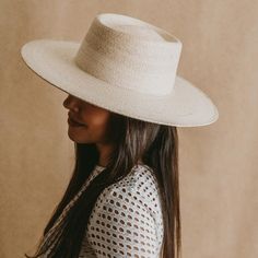 Introducing the Oaxaca sun hat - a stunning addition to the Sandoval summer collection. This straw hat for women is meticulously handmade in México using the finest palm straw, giving it a sturdy and premium feel. Its light natural shade is the perfect complement to any beach outfit. Don't be fooled by its weight, this hat is not your average straw hat. It's a beautiful statement piece that will make you stand out on a sunny day. * Original palm straw from Mexico sourced exclusively from Sahuayo Boaters Hat, Womens Hats, Gambler Hat, Straw Boater Hat, Straw Boater, Mexican Hat, Boater Hat, Sun Hats For Women, Quality Hats