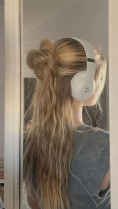 Cute Headphone Hairstyles, Cute Brunette Hair Styles, Long Hairstyles Brown Hair, Cute Hairstyles Long Hair Straight, Cute Clean Hairstyles, Hairstyles For Working Outside, Hair Styles For Long Blonde Hair, Easy Hairstyles Down, Hair Ideas Down