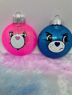 Adorable Care Bear ornaments Can either be personalized or have the belly badge on the backside-will be blank if no choice is made Will be sealed in a layer of UV resin to prevent lifting and makes your ornament last for years Front and back will be smooth sides may have bumps Cute Ornament Ideas, Cute Ornaments Diy, Home Made Ornament, M M Ornaments, Fillable Ornament Ideas, Clear Ornament Crafts, Cricut Ornaments, Clear Plastic Ornaments, Bear Ornaments