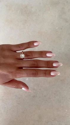 Nails That Make You Look Tan, Halle Sandberg Nails, Crome Nails Almond Short, Light Pink Chrome Nails Almond, Summery Nails 2024, Clean Summer Nails, Nails For Mexico Vacation, French Tip Dip Nails, Classic Summer Nails