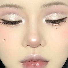 Douyin Makeup White Person, Douyin Tips, Angelcore Makeup, Makeup Looks Winter, Angel Makeup, Makeup Tut, Doll Makeup, Asian Eye Makeup