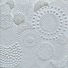 an image of bubbles in the water on a glass surface with white circles around it