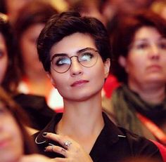 Tuba Tuba Buyukustun Short Hair, Tuba Buyukustun, Haircut Inspiration, Short Pixie Haircuts, Wearing Glasses, Favorite Hairstyles, Dream Hair, Pixie Hairstyles, Hair Today