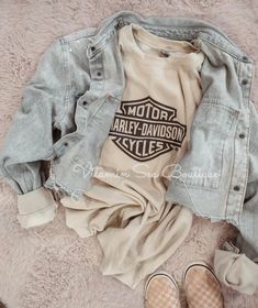 Bike Rally Outfit, Adult Outfits Casual, Biker Sweatshirt, Biker Babe Outfit, Womens Harley Davidson Clothes Outfit, Women’s Harley Davidson, Harley Davidson Crewneck, Harley Davidson Long Sleeve Shirt, Nashville Outfits