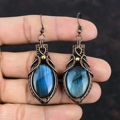 Note : Due to the natural formation of this gemstone. Slight variation in design and color are to be expected.  Labradorite Copper Earring Copper Wire Wrapped Earring Gemstone Jewelry Handmade Earrings Copper Wire Jewelry Gifts For Her Amazing Earrings Handmade Copper Earrings SKU : VFWE-234 Gemstone : Labradorite  Stone Shape : Oval    Metal Purity : Copper Earrings Length : 73 MM   Earrings Width : 23 MM Labradorite has many physical benefits - grab this crystal to relieve arthritis, boost your metabolism and immune system, ease chest infections and cold/flu symptoms. This crystal is also said to regulate hormones, reduce PMS, ease gout and lower blood pressure. Wire Wrapped Labradorite Drop Earrings, Wire Wrapped Labradorite Earrings For Jewelry Making, Labradorite Drop Earrings With Natural Stones, Unique Labradorite Drop Earrings, Labradorite Gemstone Earrings, Gemstone Labradorite Earrings, Labradorite Wire Wrapped Earrings As A Gift, Gift Labradorite Earrings, Labradorite Earrings For Pierced Ears As Gift