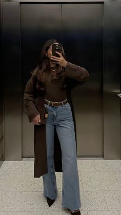 Soft Luxury Outfits, Drinks After Work Outfit, Nyc Dinner Outfit Winter, Pointed Toe Heels Outfit, Classy Woman Aesthetic, Smart Casual Jeans Outfit, Winter City Outfits, Brown Cardigan Outfit, Dinner Outfit Winter