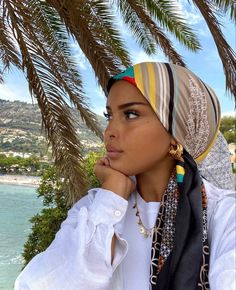 Hijab Outfit Summer, Holiday Outfits Summer, Hijab Fashion Summer, Hair Wrap Scarf, Hijab Fashionista, Mode Turban, Hair Scarf Styles, Silk Headscarf, Head Scarf Styles