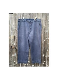 French work pants made in a thick grey fabric.  Excellent condition. Size XL/XXL Waist : 49cm Front rise : 35cm Outside leg : 101cm Leg Opening : 24cm Work Pants, Grey Fabric, Gender Neutral, Bathing Beauties, Adult Outfits, Trousers, Purses And Bags, France, Music Clothes