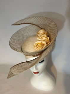 Tao Ratao is a beautiful sculptural headpiece in shades of ivory and beige. It features three light yellow/beige-ish roses.  Perfect for special occasions Sculptural Headpiece, Mini Hats, Large Brim Hat, Couture Hats, Types Of Hats, Head Pieces, Yellow Beige, Wood Works, Flower Crowns