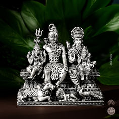 Sacred Elegance: Exquisite Silver Shiva Parivar Idol Shiva Parivar, Lord Shiva And Parvati, Shiva And Parvati, God Blessings, God Idols, Video Call, Call Whatsapp, The Divine, Lord Shiva