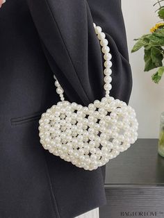 BagForLove - Chic Heart Design Novelty Bag with Faux Pearl Embellishments - Mini & Fashion-forward Pearls Jewelry Diy, Crochet Mini Bag, Hand Beaded Bag, Diy Bag Designs, Embellished Bags, Pearl Decorations, Easy Crochet Stitches, Pearl Bag, Novelty Bags