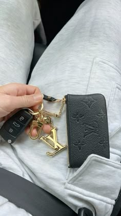 Keychains Louis Vuitton, Lv Key Pouch With Keys Aesthetic, Key Chains Aesthetic With Wallet, Wallet On Keychain, Designer Key Chains, Louis Vuitton Car Keys, Lv Keychain Wallet, Mercedes Keys Aesthetic, Cute Wallet Keychain Ideas