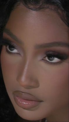 Aesthetic Makeup Black Women, Concert Makeup Black, Concert Makeup Black Women, Doe Eye Makeup Black Women, Dewy Makeup Black Women, Princess Makeup Aesthetic, 90s Makeup Look, Bombshell Makeup, Brown Eyes Pop