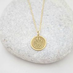 4K Solid Gold Bear Paw Necklace, Gold Disc Celtic Paw Pendant, Ancient Pagan Jewelry, Bear Claw Necklace, Viking Charm, Mythology Pendant 14 Material of pendant: Solid gold 14k ♣ Metal Stamp: 14k ♣The pendant is available in 3 sizes: 12.7 / 0,50 inches ( Diameter ) 15.2 mm / 0,60 inches ( Diameter ) 19,1 mm / 0,75 inches ( Diameter ) ( In the photos the size of the pendant is 15mm / 0.55 inches Diameter ) ♣ Material of chain: Solid gold 14k  Chain Length: ♥40 cm / 15,75 inches ( Length ) ♥45 cm Bear Claw Necklace, Paw Pendant, Paw Necklace, Claw Necklace, Bear Claw, Bear Claws, Pagan Jewelry, Bear Paw, Gold Disc