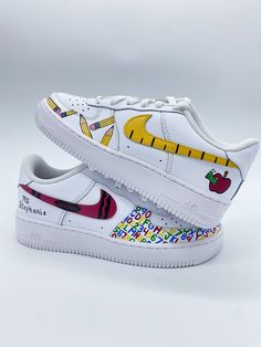 These hand painted teacher themed Nikes are great for any teacher! All custom AF1's are painted with high quality leather paint and sealed with a top coat. Each shoe may slightly vary in color and design, but is hand painted with lots of care and detail!  All teacher themed shoes are fully customizable- I can do any color and range of designs from simple to intricate! Just tell me what you want or let me know if you want me to change anything (prices may vary). Please make sure to add your shoe Teacher Shoes, Sneaker Ball, Painting Teacher, Custom Painted Shoes, Apple Painting, Nike Air Force 1s, Air Force 1s, Air Force 1 Custom