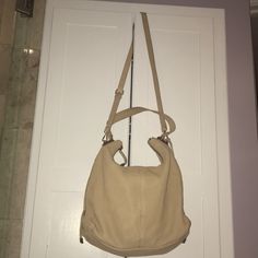 Vince Camuto Tan Hobo Style Bag Cross Body Strap, Shoulder Strap, Zip Pocket, Fat Pockets Inside With One Large Zip Pocket On The Inside. Very Nice Cream Leather Bag With Zipper Closure, Beige Leather Satchel For Errands, Beige Leather Hobo Bag With Adjustable Strap, Beige Textured Leather Hobo Tote Bag, Cream Hobo Satchel Bag For Errands, Beige Textured Leather Hobo Bag For Daily Use, Cream Satchel Hobo Bag For Errands, Cream Hobo Bag With Detachable Strap For Everyday Use, Cream Soft Leather Crossbody Hobo Bag