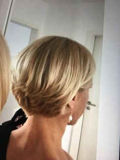 Feathered Hair Cut, Kort Bob, Short Hair Images, Bob Haircut For Fine Hair, Edgy Short Hair, Short Layered Haircuts, Short Hair Over 60, Hair Affair, Haircuts For Fine Hair