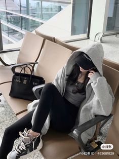 Travel Aesthetic Airport Outfit, Airport Outfit Korean, Travel Aesthetic Airport, Aesthetic Airport, Airport Fits, Outfit Korean, Korean Casual Outfits, Kpop Fashion Outfits, Airport Style