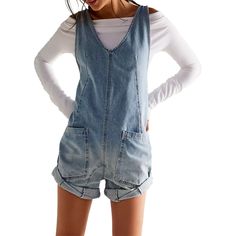 Free People cropped their famous jumpsuit to make the trendy High Roller Shortall. An oversized fit keeps us well-prepared for our day's activities. Casual Playsuit, Denim Style Casual, Moda Denim, Sleeveless Suit, High Roller, Denim Romper, Bright Eyes, Playsuit Romper, Edgy Look