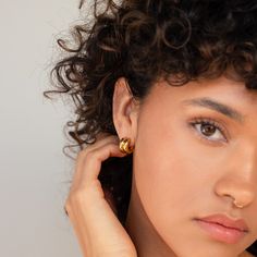 Our Chunky Double Hoops are a must-have in every minimalist jewelry lover's collection! It's chunky yet sleek design—coupled with a stacked, double hoop effect—creates a captivating synergy that solidifies this bold pair as the perfect statement accessory. They're guaranteed to effortlessly elevate any casual outfit into a sophisticated ensemble ✨ Material: Vermeil over Stainless Steel Finish: Sterling Silver ∙ 18K Gold Featuring ~14.5x8.5mm Chunky Double Hoop Earrings Sold as a Pair Part of our Everyday Gold-tone Chunky Chain Jewelry, Minimalist Gold-tone Jewelry With Chunky Chain, Trendy Chunky Chain Link Earrings, Chunky Chain Link Earrings, Gold-tone Chunky Chain Link Jewelry, Initial Tag Necklace, Sideways Initial Necklace, Fingerprint Necklace, Dainty Initial Necklace