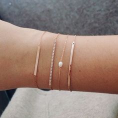 Vale Jewelry, Gold Bracelets Stacked, Gold Bracelet Simple, Mode Tips, Gold Armband, Minimal Jewelry, Bar Bracelets