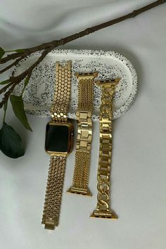 44 Mm Apple Watch Band, Womens Apple Watch Band Fashion, Old Money Apple Watch, Gold Apple Watch Band Women, How To Wear Bracelets With Apple Watch, Gold Chain Apple Watch Band, Good Apple Watch Band, 44mm Apple Watch Women, Apple Watch On Women