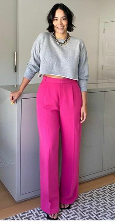 Pink Pants Outfit Work, Slacks Outfit, Hot Pink Pants, Winter Pants Outfit, Looks Street Style, Style Basic, Pink Pants